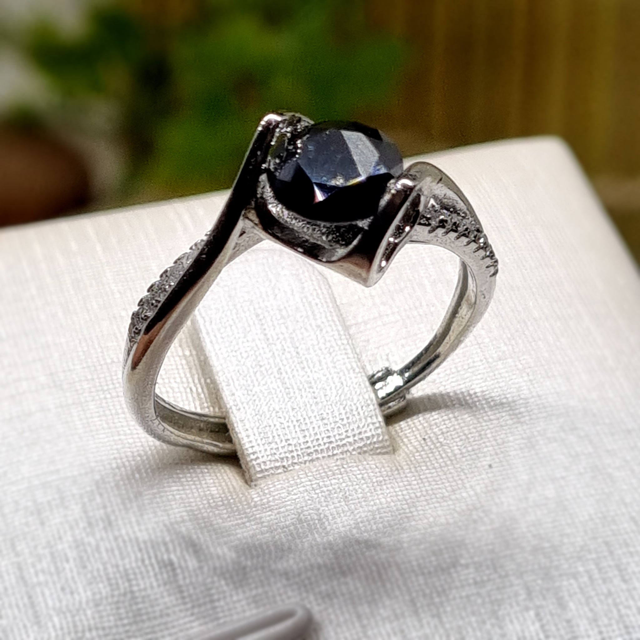 R0155 - Black Moissanite Ring - 1.0ct