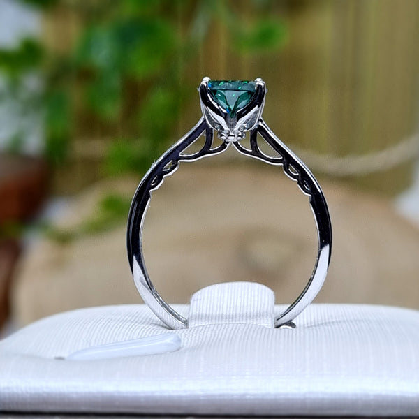 R0168 - Green Moissanite Ring - 1.0ct