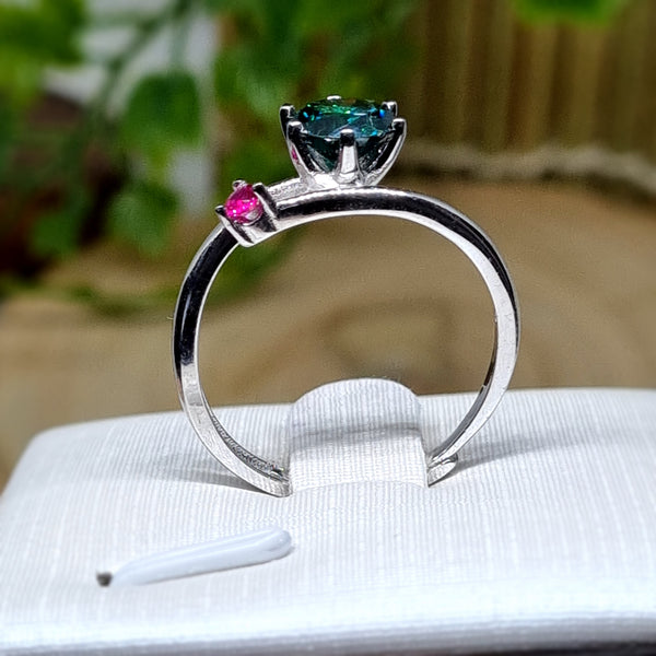 R0176 - Green Moissanite Ring - 1.0ct